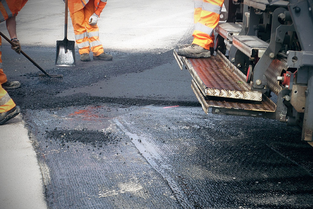Trabajos de mantenimiento, asfaltado de viales